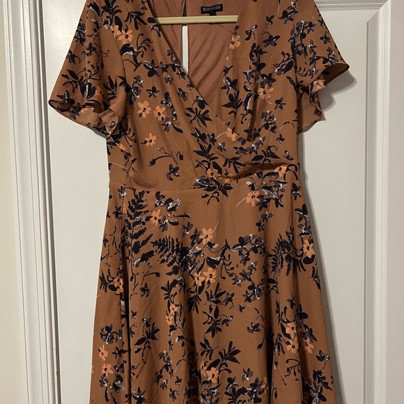EXPRESS Women’s dress, NWT - Picture 2 of 3